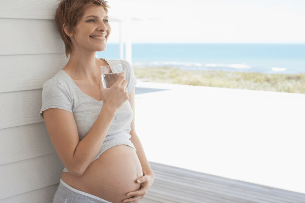 Pregnant women drinks juice
