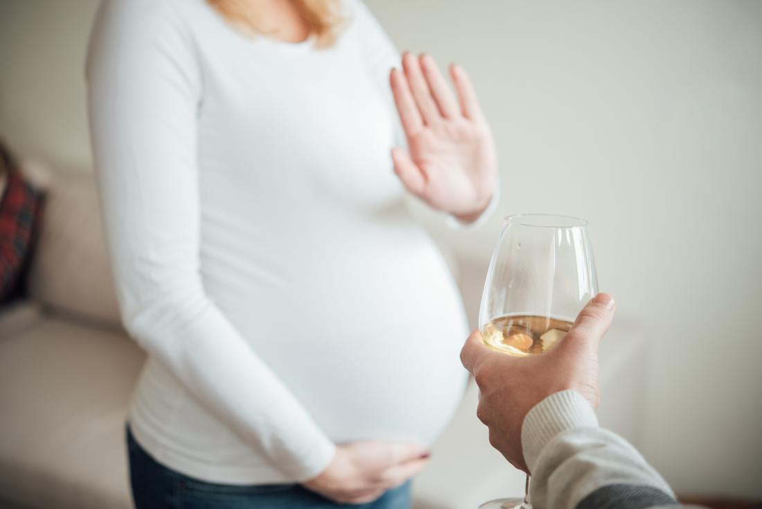 pregnant-woman-refusing-alcohol